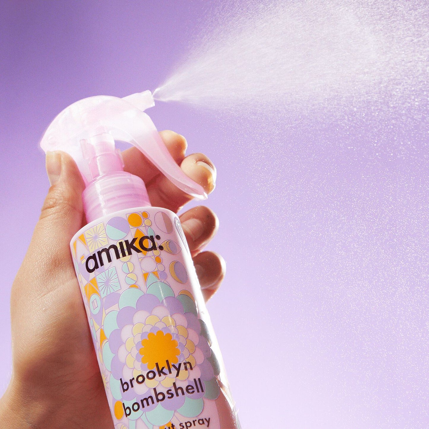 Amika Brookly Bombshell Blowout + Blow Dry Spray